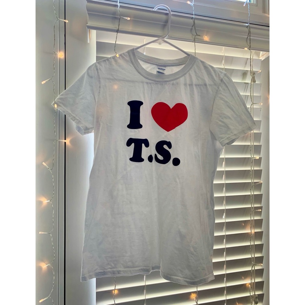 I Love Taylor Swift T-Shirt Size Small